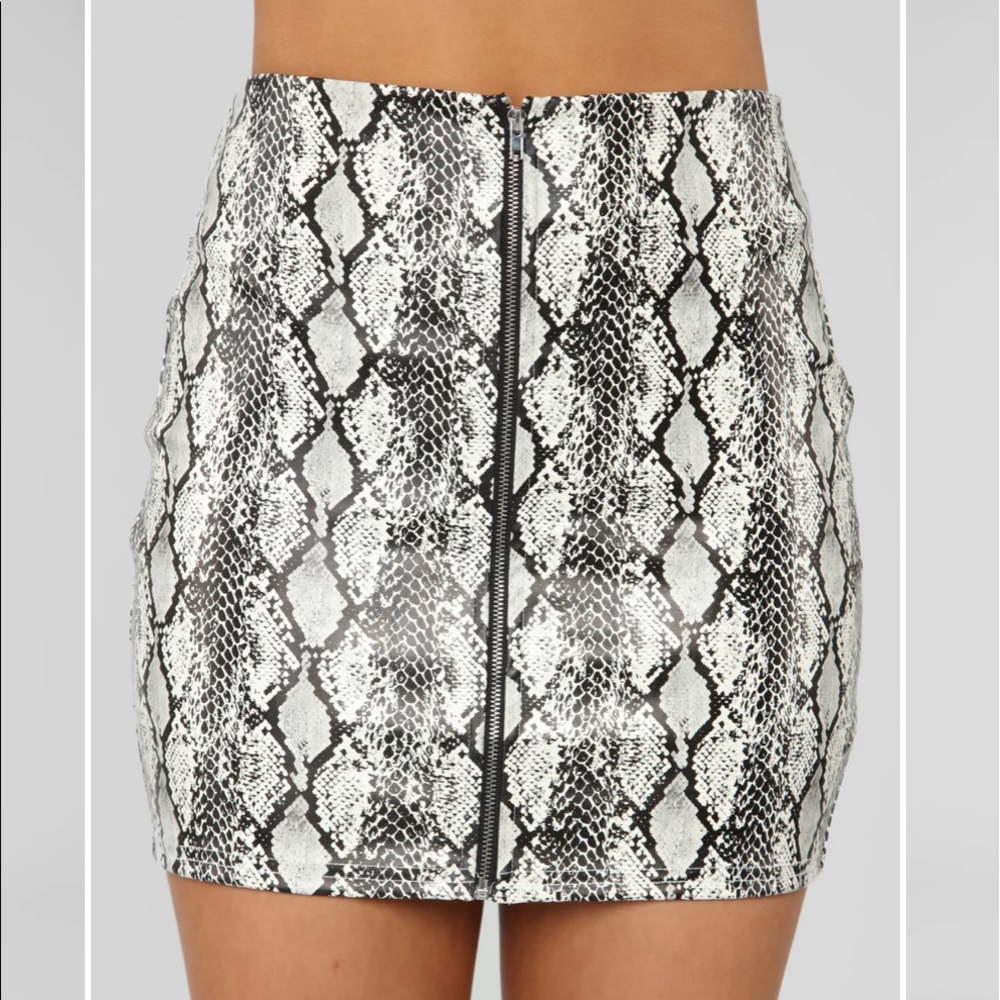 FashionNova snakeskin zipper front skirt